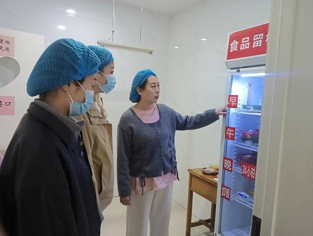 同市平城区曙光幼儿园多举措筑牢食品安全防线 公益守护饮食健康CQ9电子专用平台筑牢食品安全防线 守护幼儿饮食健康——大(图1)