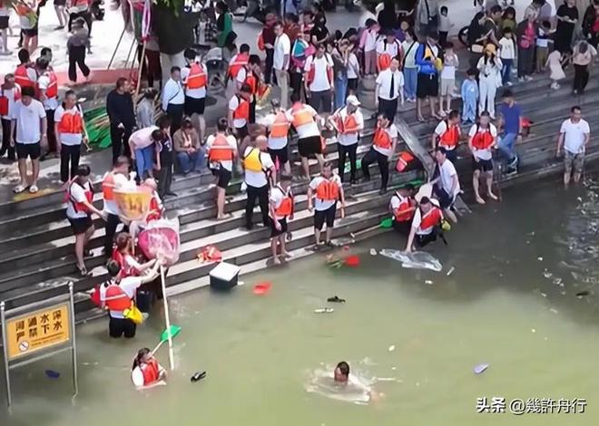 新龙舟翻2条翻船原因离谱这下要被嘲笑了CQ9电子专用平台猎德村的船翻了！3条(图7)