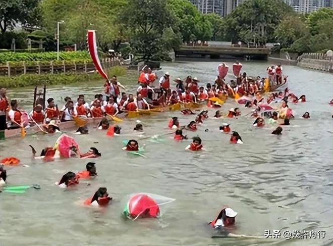 新龙舟翻2条翻船原因离谱这下要被嘲笑了CQ9电子专用平台猎德村的船翻了！3条(图3)